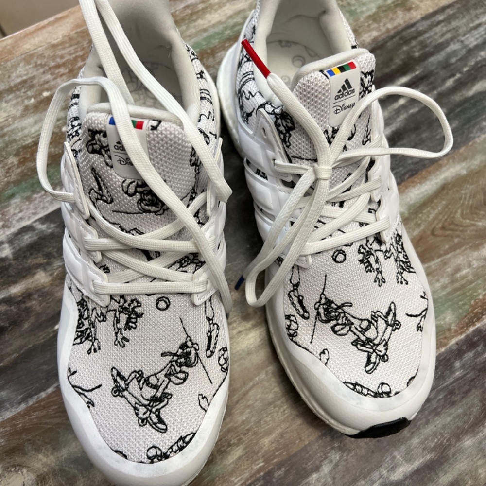 Sneakers - Picture 2 of 7
